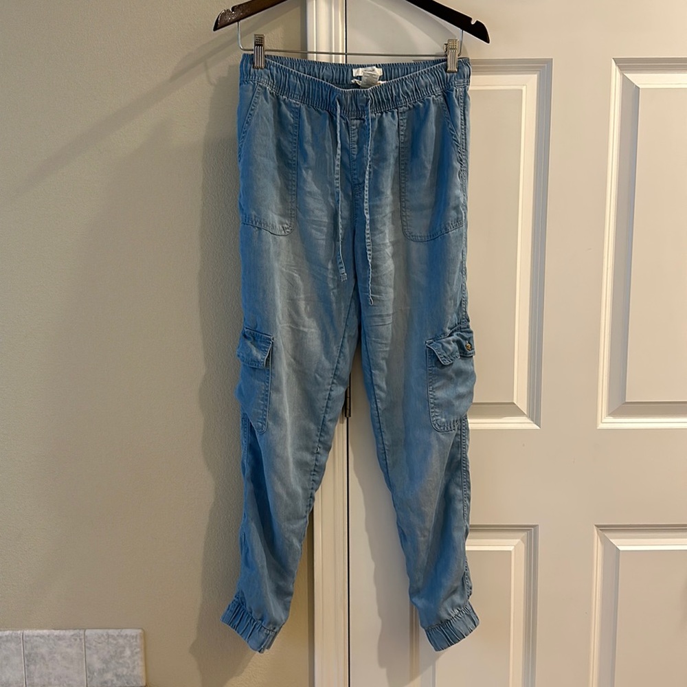 C and C California chambray cargo joggers size S